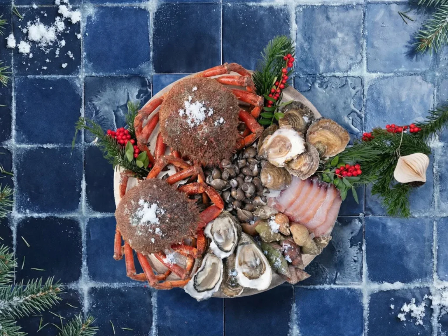 Un splendide plateau de la mer durable pour les fêtes